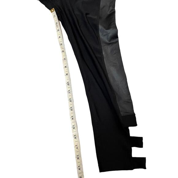 Layers Women's Capri Length Cutout Athletic Sporty  Sides Leggings Sz XS - Picture 7 of 9